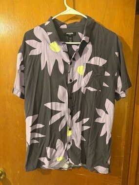 RSQ Black Short-Sleeve Button-Up Shirt with Lavender Floral and Yellow Accents
